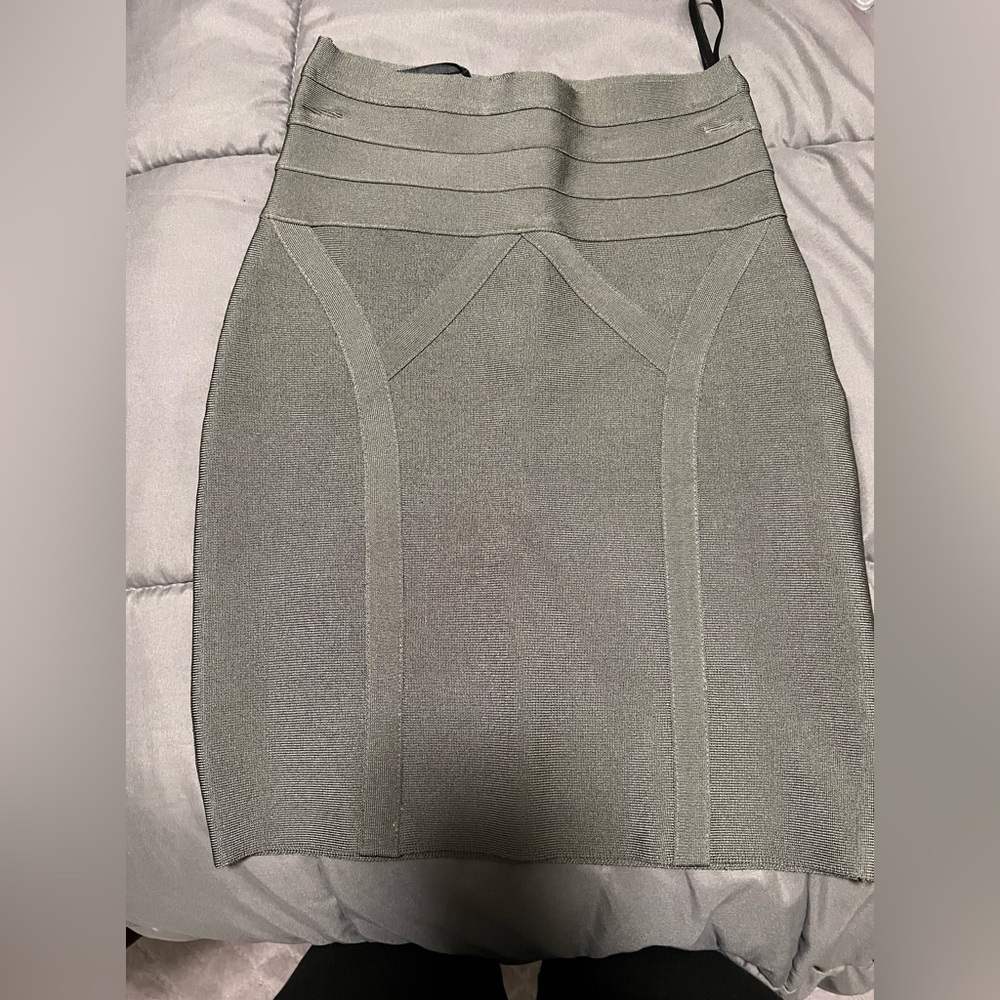 **NEW LISTING!!** Olive green Bebe Bandage/Bodycon skirt
